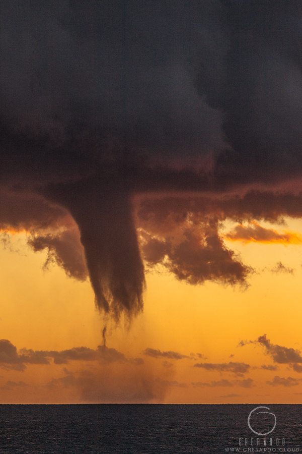 tromba marina - waterspout - tornado - tramonto - sunset