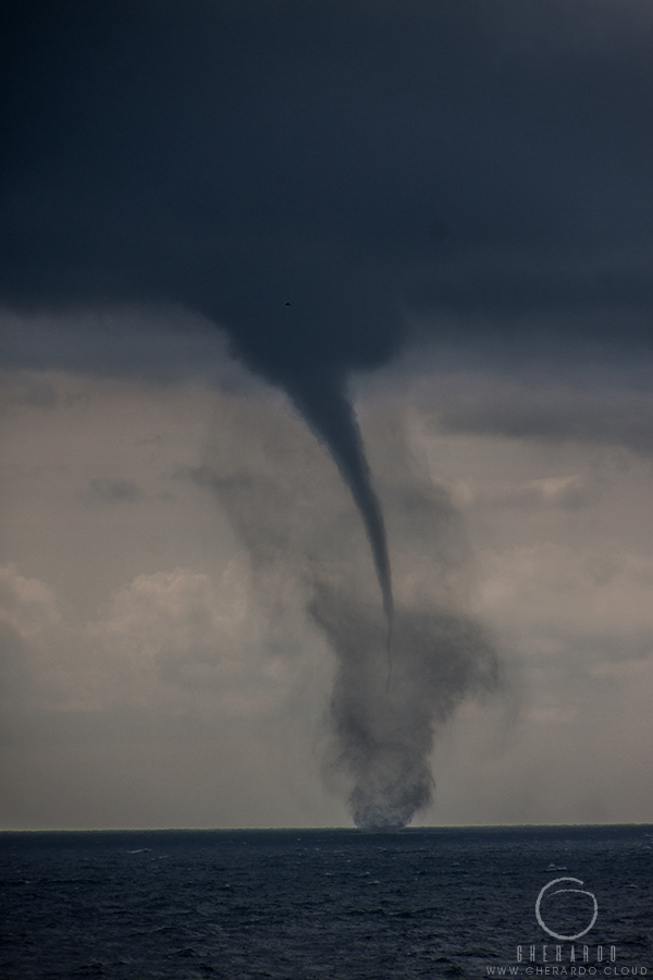 tromba marina - waterspout - tornado
