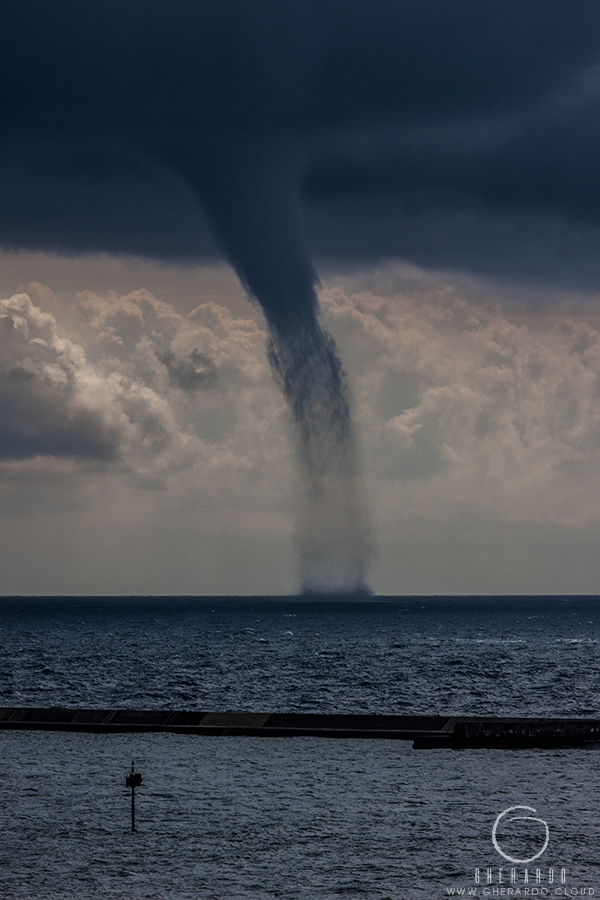 tromba marina - waterspout - tornado